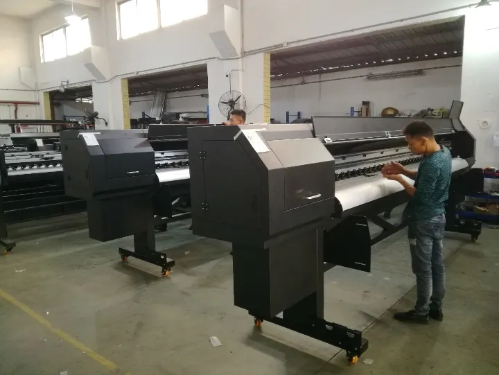 Large Format Machine That Prints Banners and Stickers, PVC, Sav